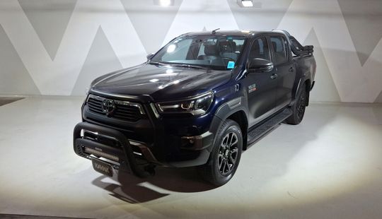 Toyota • Hilux