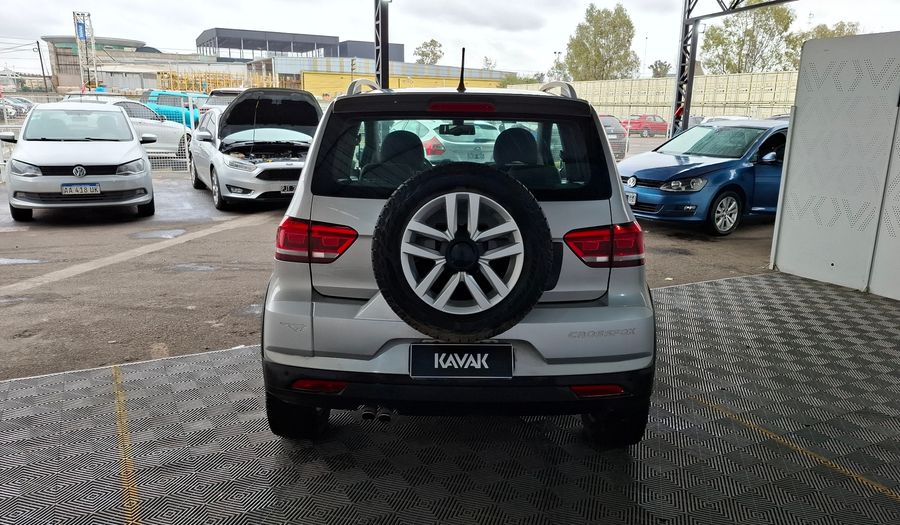 Volkswagen Crossfox 1.6 16V CROSSFOX HIGHLINE Hatchback 2016