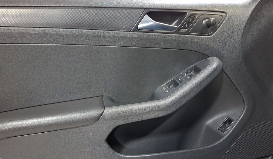 Volkswagen Jetta 2.0 MT Sedan 2016