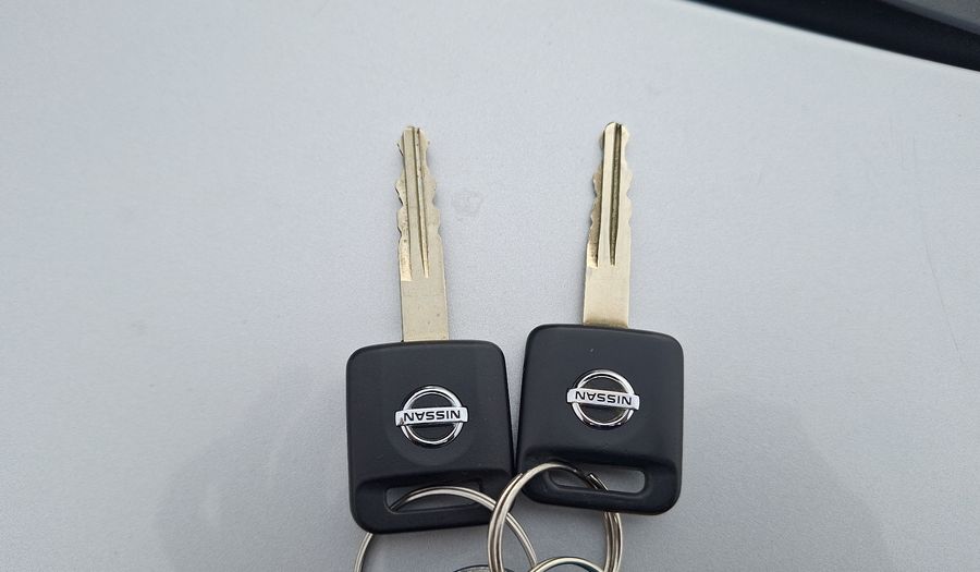 Nissan Tiida 1.6 S ALW Hatchback 2012