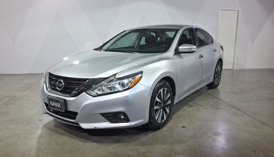 Nissan • Altima