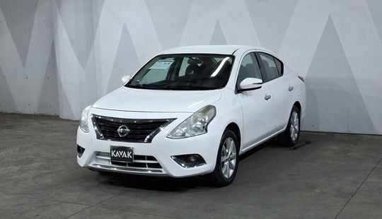 Nissan • Versa