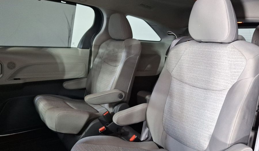 Toyota Sienna 2.5 HEV XLE AUTO Minivan 2021