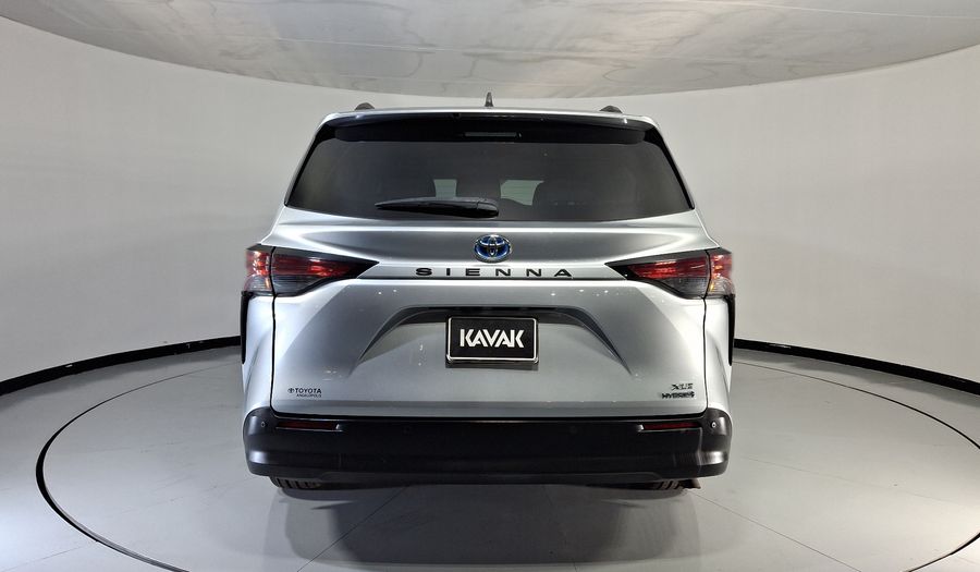 Toyota Sienna 2.5 HEV XLE AUTO Minivan 2021