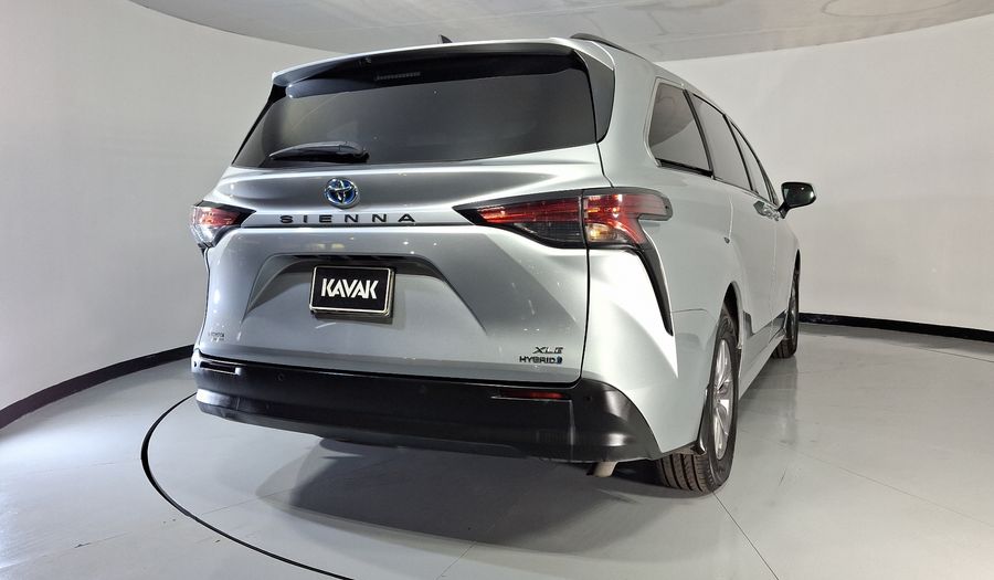 Toyota Sienna 2.5 HEV XLE AUTO Minivan 2021