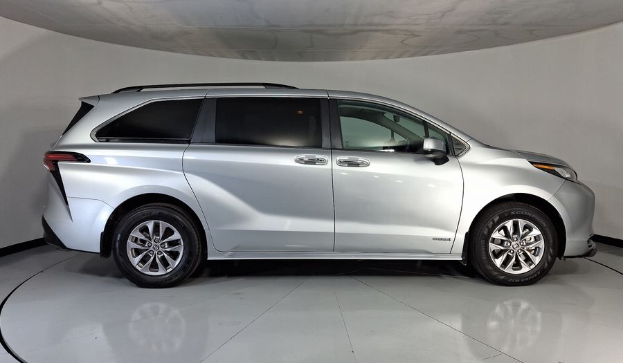 Toyota Sienna 2.5 HEV XLE AUTO Minivan 2021