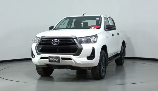 Toyota • Hilux