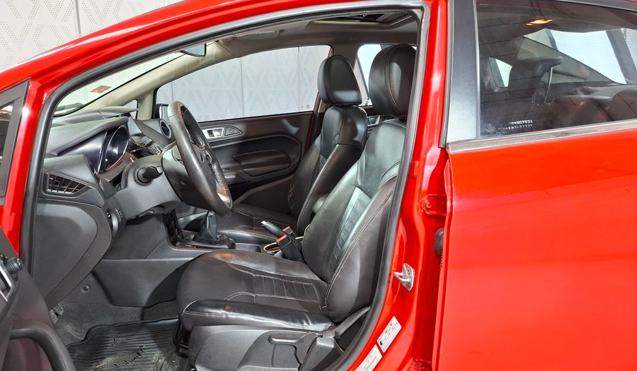 Ford Fiesta Kinetic Design 1.6 TITANIUM Sedan 2014