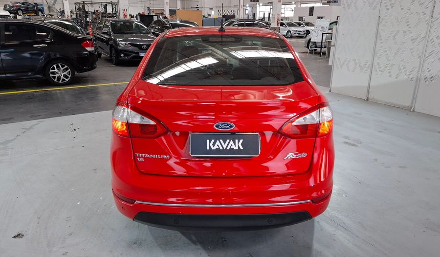 Ford Fiesta Kinetic Design 1.6 TITANIUM Sedan 2014