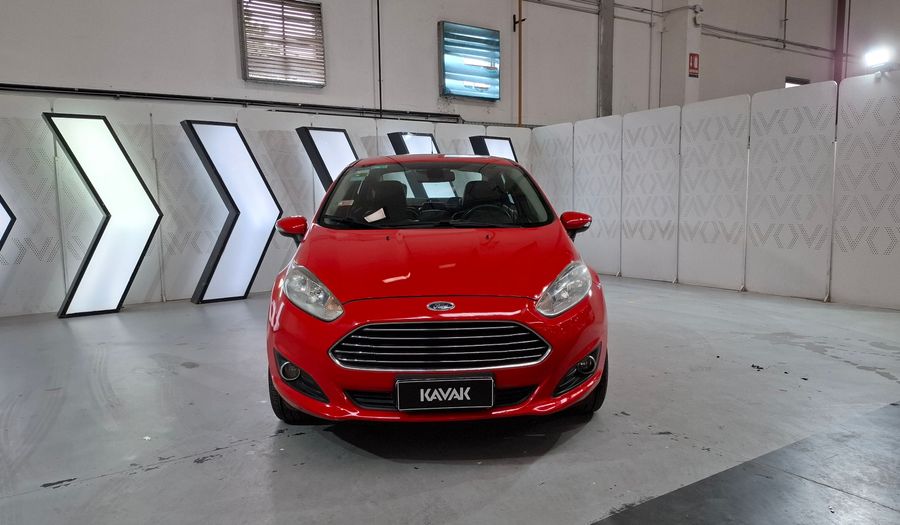 Ford Fiesta Kinetic Design 1.6 TITANIUM Sedan 2014