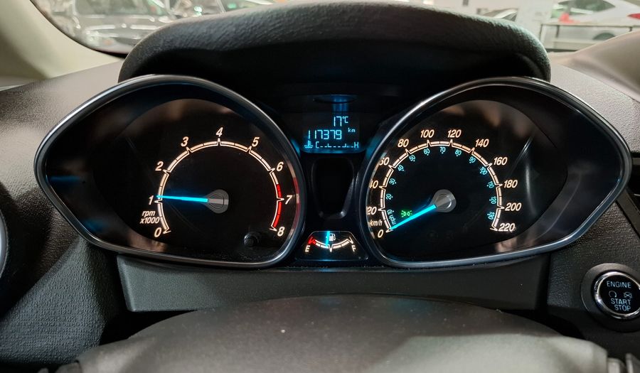 Ford Fiesta Kinetic Design 1.6 TITANIUM Sedan 2014