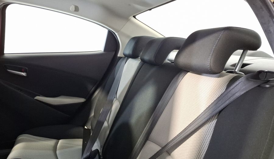 Toyota Yaris 1.5 R MID AT Sedan 2016