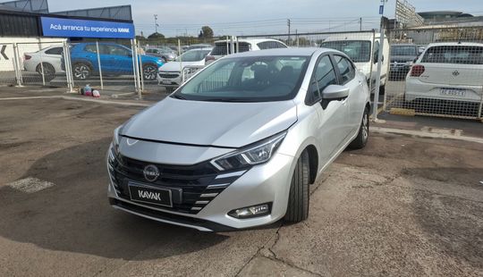 Nissan • Versa