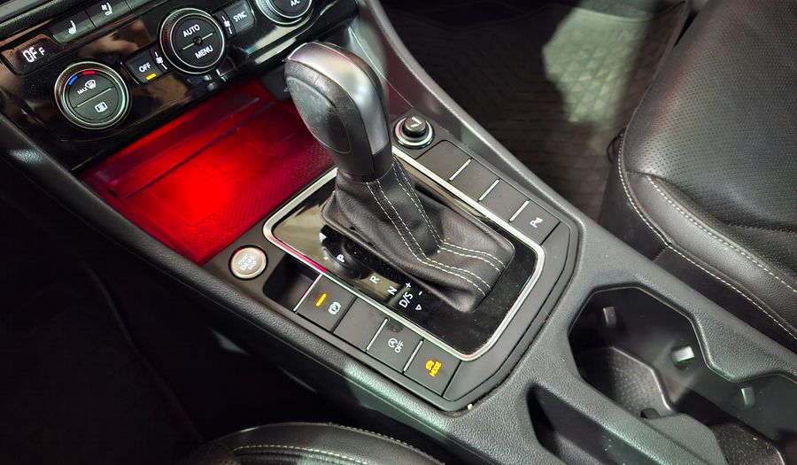 Volkswagen Vento 1.4 TSI HIGHLINE 250 AUTO Sedan 2021