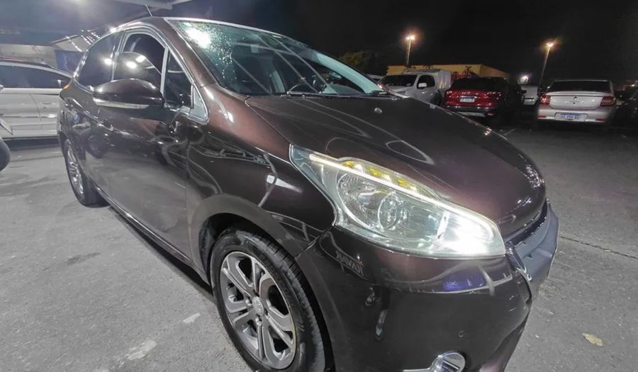 Peugeot 208 1.6 FELINE Hatchback 2014