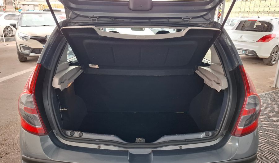 Renault Sandero 1.6 16V Hatchback 2010