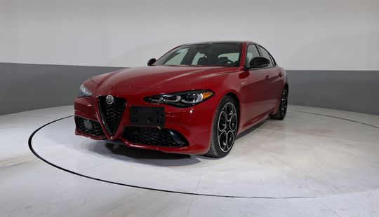 Alfa Romeo • Giulia