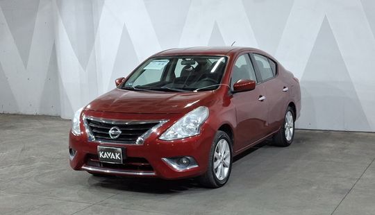 Nissan • Versa