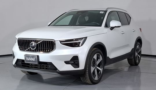 Volvo • XC40