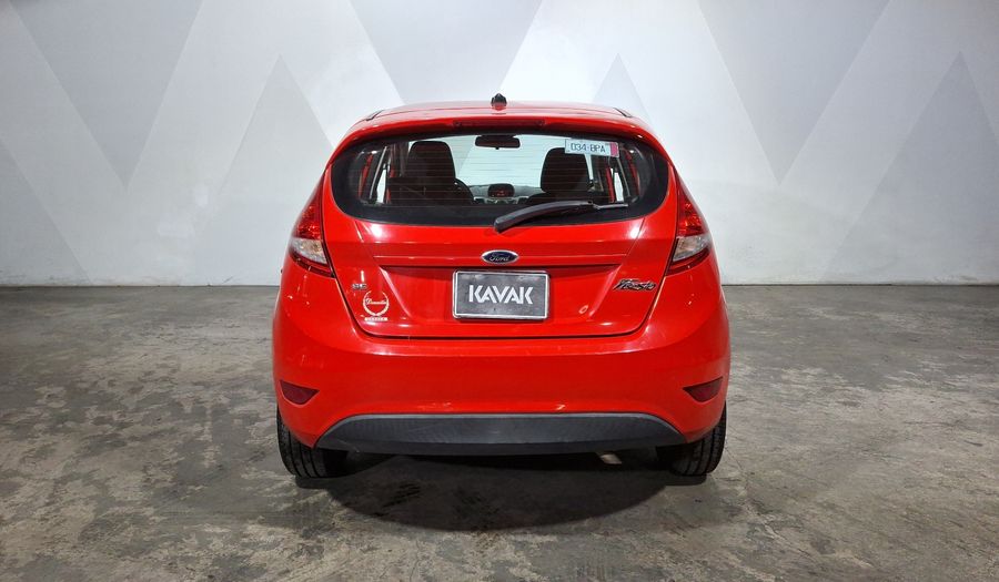 Ford Fiesta 1.6 SE MT Hatchback 2013