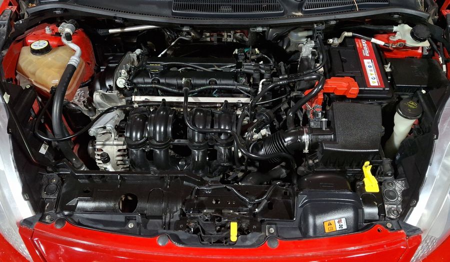 Ford Fiesta 1.6 SE MT Hatchback 2013