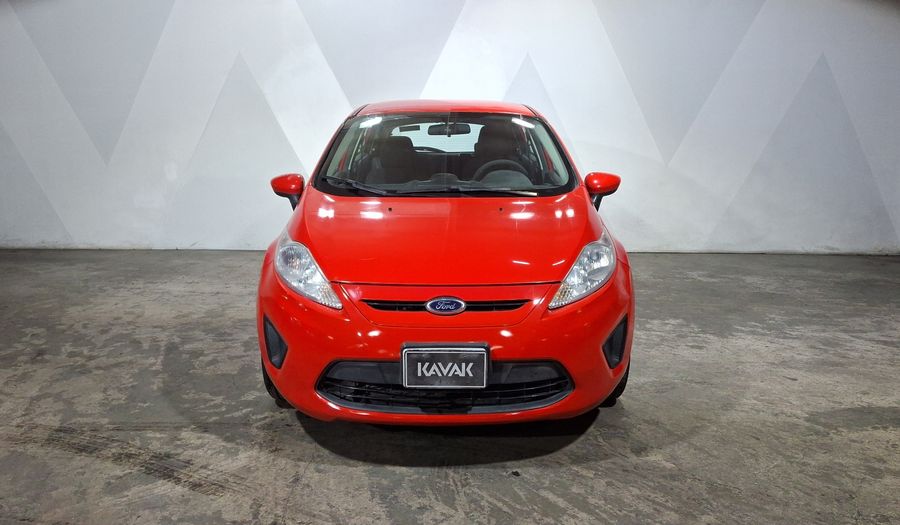 Ford Fiesta 1.6 SE MT Hatchback 2013
