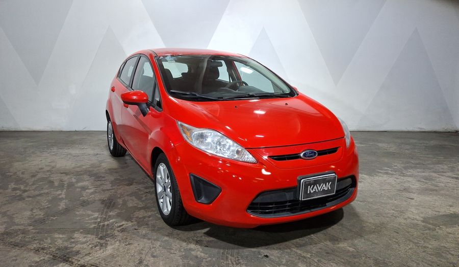 Ford Fiesta 1.6 SE MT Hatchback 2013