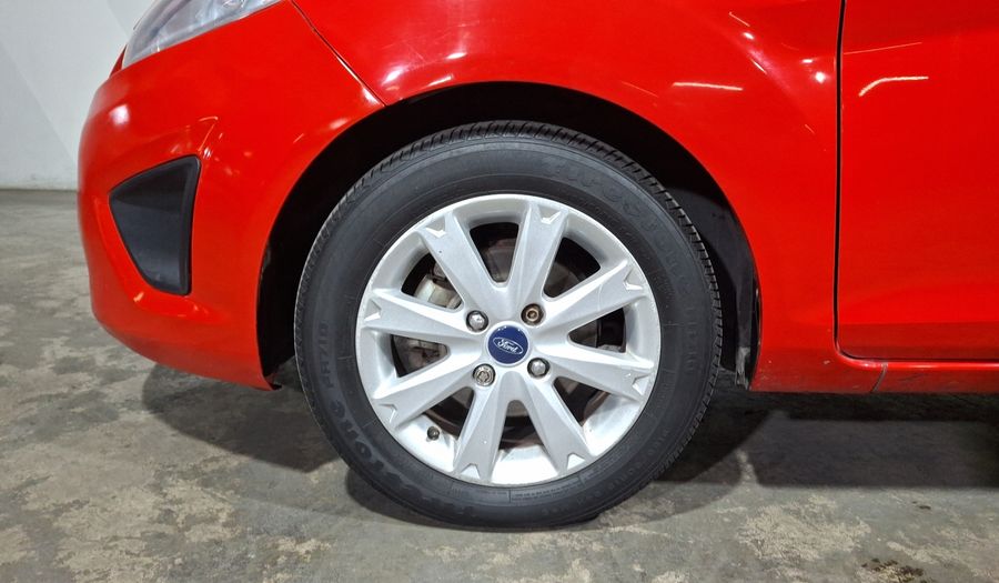 Ford Fiesta 1.6 SE MT Hatchback 2013