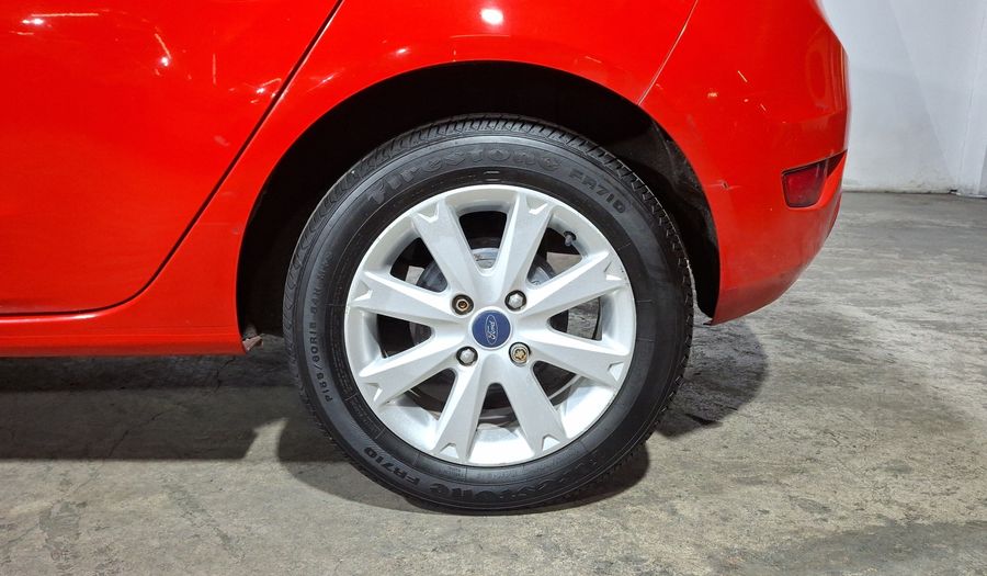 Ford Fiesta 1.6 SE MT Hatchback 2013