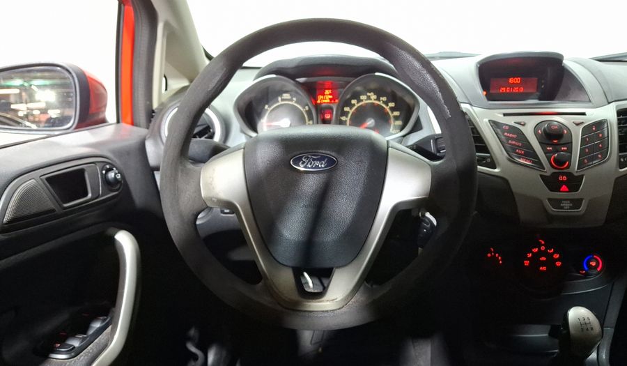 Ford Fiesta 1.6 SE MT Hatchback 2013