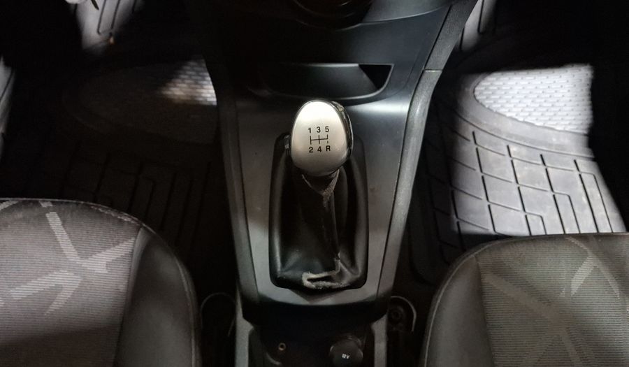Ford Fiesta 1.6 SE MT Hatchback 2013