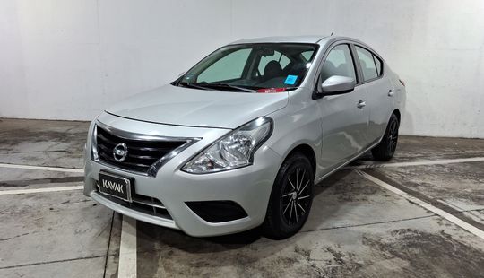 Nissan • Versa