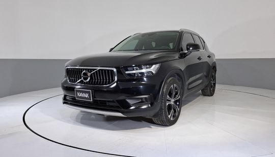 Volvo • XC40