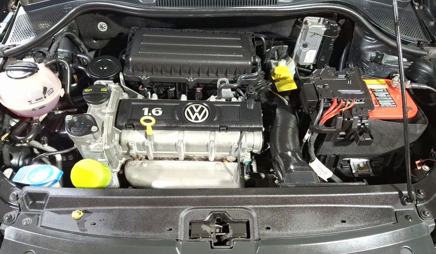 Volkswagen Polo 1.6 MT Hatchback 2015