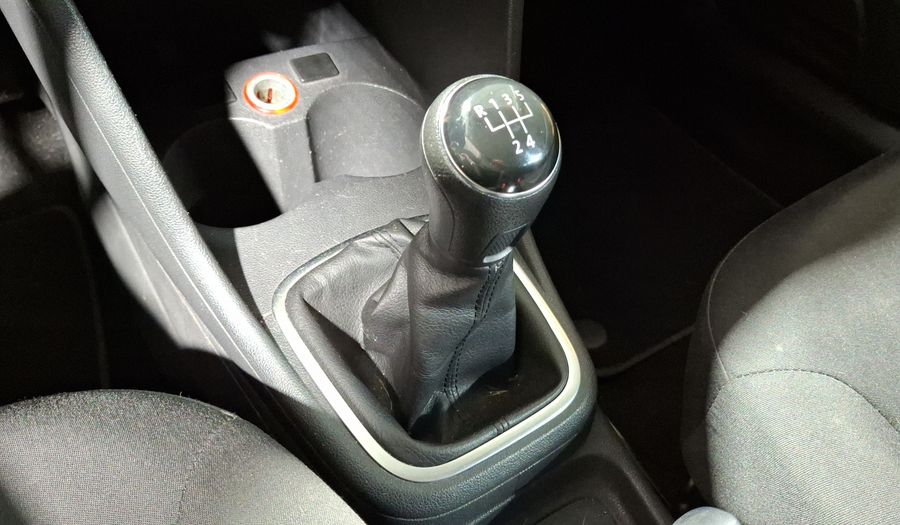 Volkswagen Polo 1.6 MT Hatchback 2015