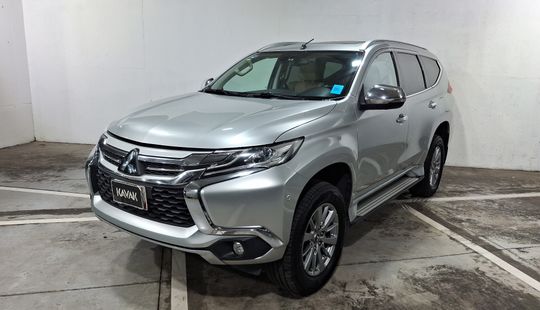 Mitsubishi • Montero