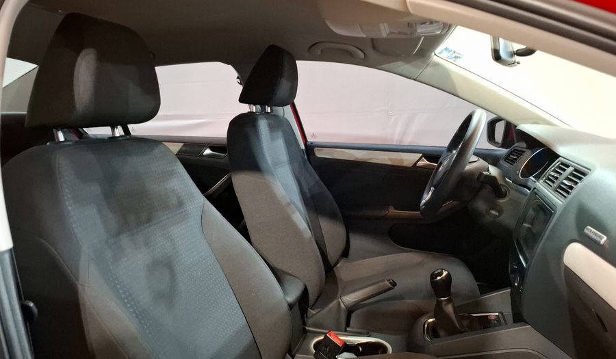 Volkswagen Jetta 2.5 TRENDLINE MT Sedan 2017