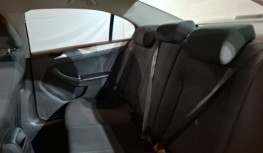 Volkswagen Jetta 2.5 TRENDLINE MT Sedan 2017