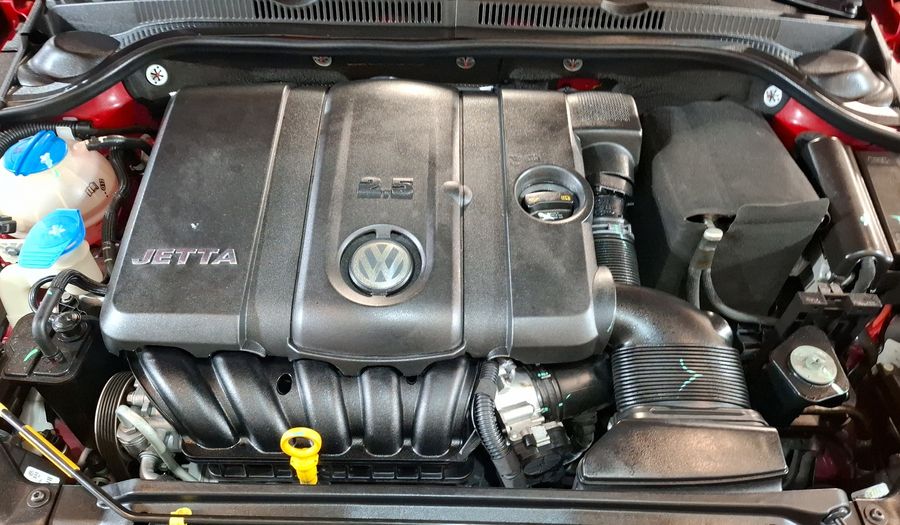 Volkswagen Jetta 2.5 TRENDLINE MT Sedan 2017