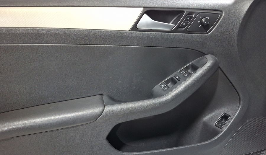 Volkswagen Jetta 2.5 COMFORTLINE TIP. BOLSAS AIRE DEL. Sedan 2018