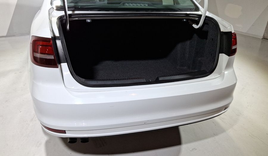Volkswagen Jetta 2.5 COMFORTLINE TIP. BOLSAS AIRE DEL. Sedan 2018