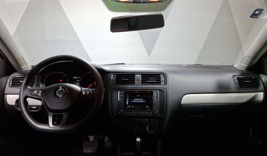 Volkswagen Jetta 2.5 COMFORTLINE TIP. BOLSAS AIRE DEL. Sedan 2018