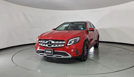 Mercedes Benz • Clase GLA