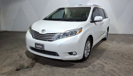 Toyota • Sienna