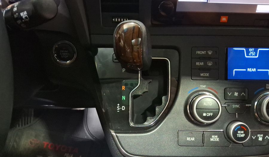 Toyota Sienna 3.5 LIMITED AT Minivan 2015