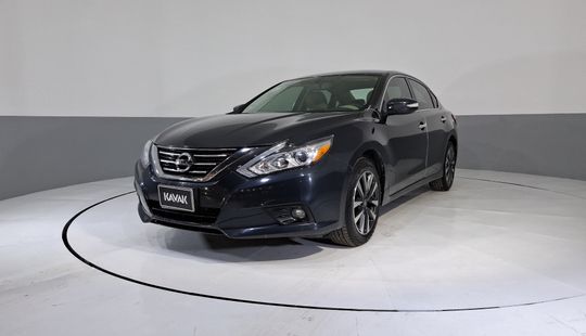 Nissan • Altima