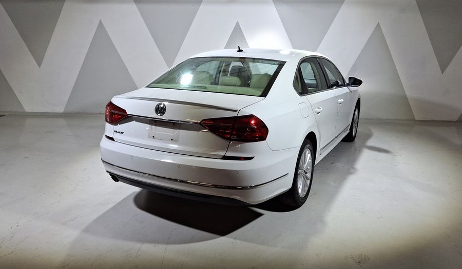 Volkswagen Passat 2.5 HIGHLINE Sedan 2016