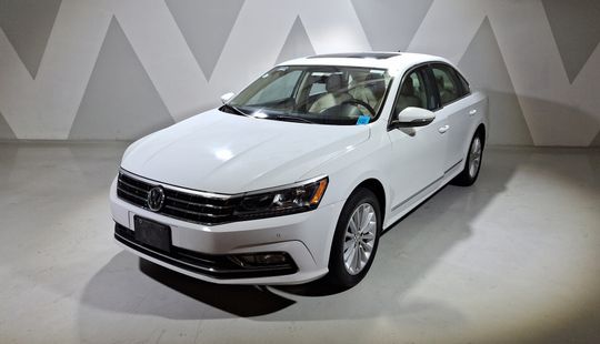 Volkswagen • Passat