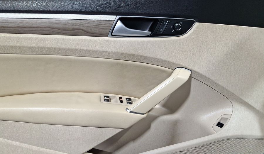 Volkswagen Passat 2.5 HIGHLINE Sedan 2016
