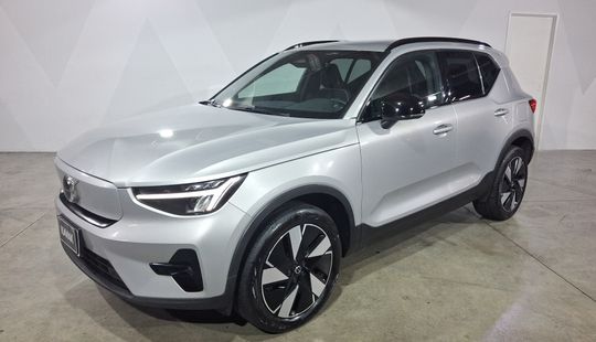 Volvo • XC40